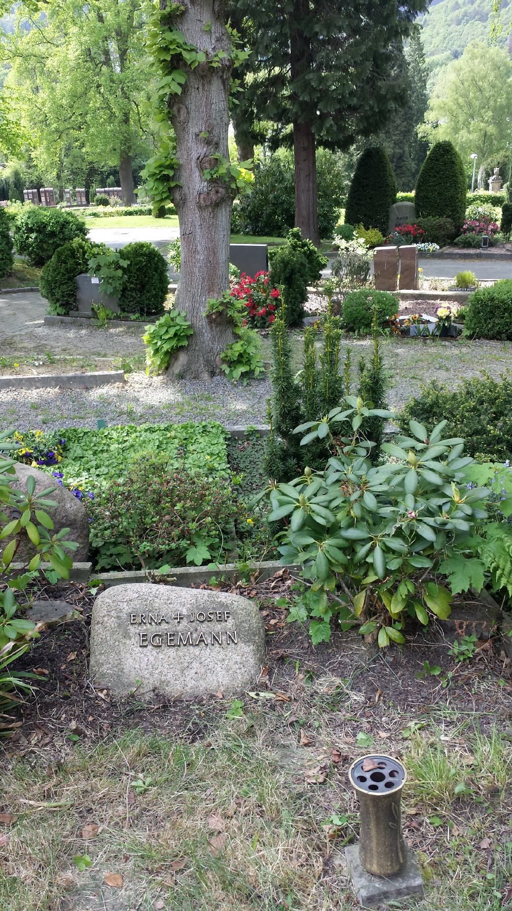 Grabstein von Erna und Josef Hegemann